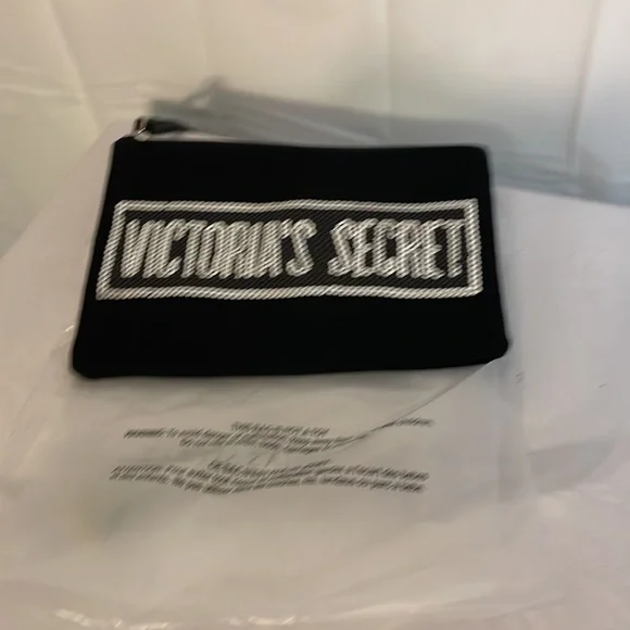 Victoria’s Secret sparkle tote bag comes with small cosmetic bag - Picture 6 of 7